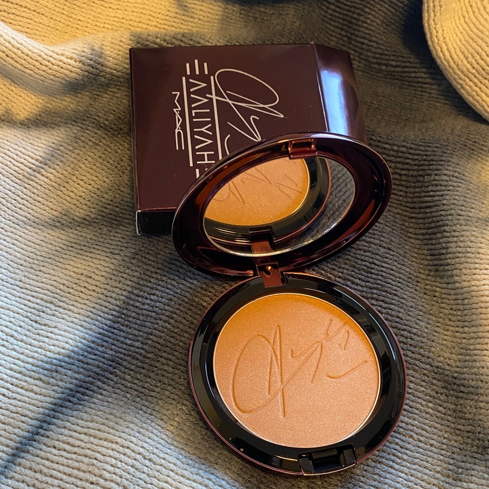 MAC Aaliyah bronzer
